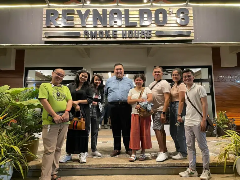 Group photo at Reynaldo's
