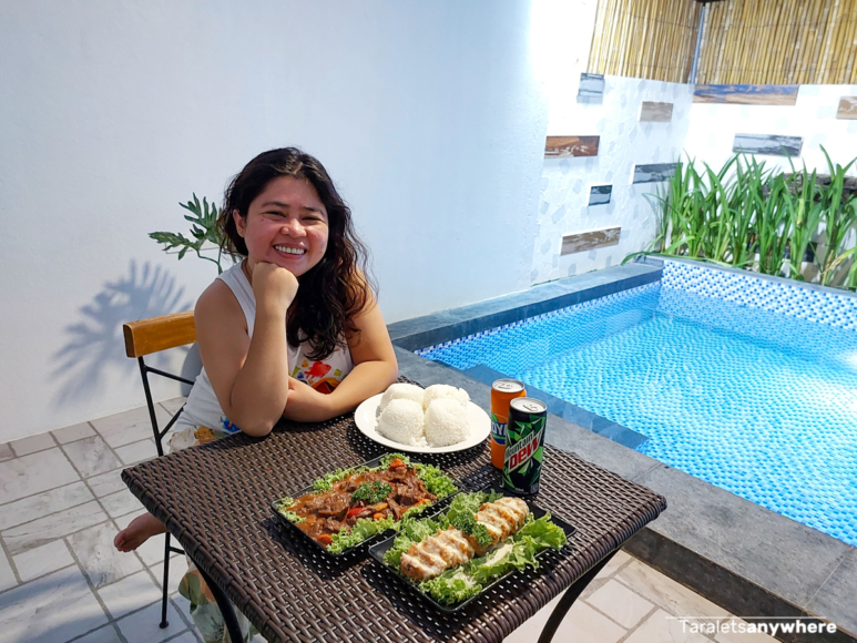 Oliva's Resort and Villas - poolside dining