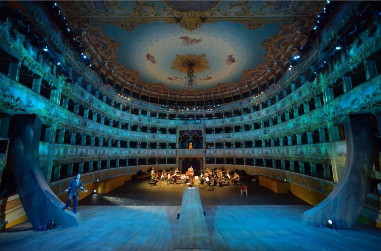 Teatro le Fenice - one of the attractions in Venice at night