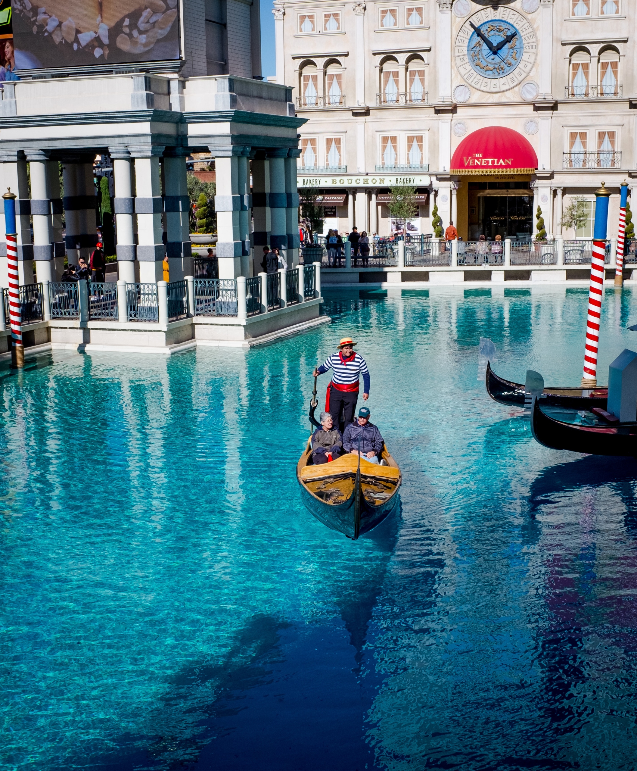 Venetian gondolas in Las Vegas (by unsplash)