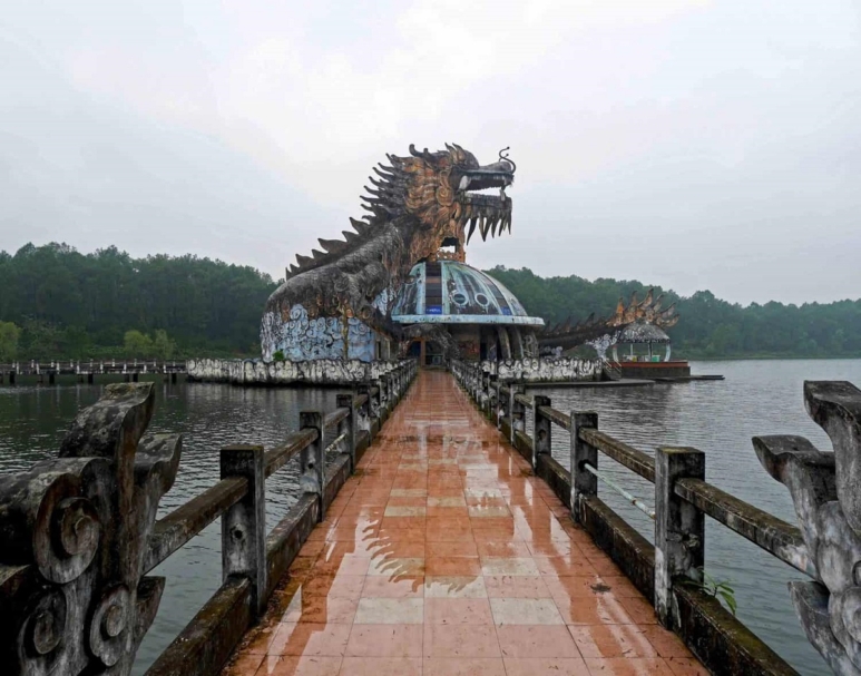 Dragon Lake in Ho Thuy Tien - one of the unique places to see in Vietnam