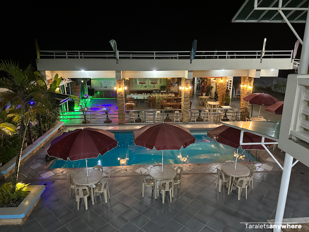 Tropikana Beach Resort - pool at night