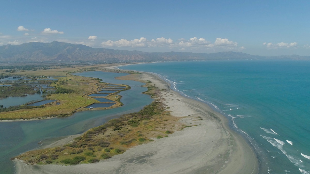 Lingayen beach in Pangasinan