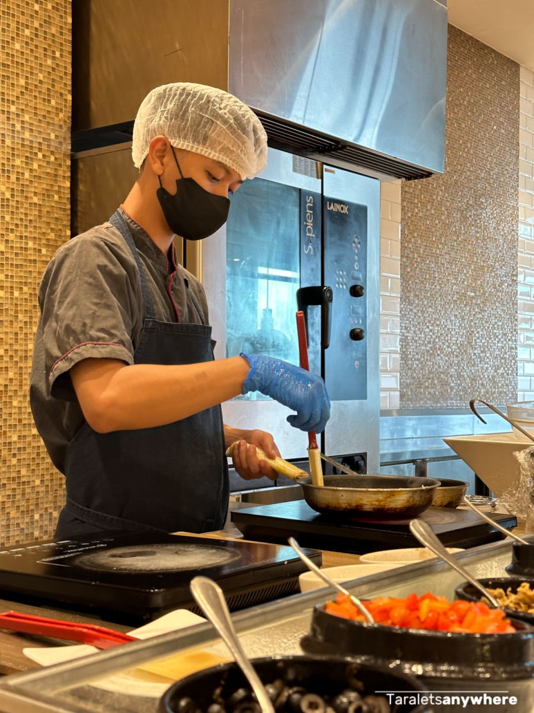 Taal Vista Hotel - breakfast