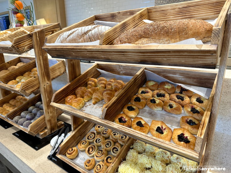 Taal Vista Hotel - breakfast