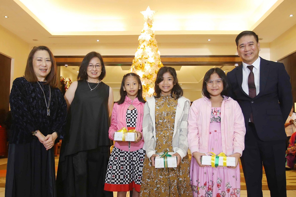 Taal Vista Hotel christmas tree lighting ceremony