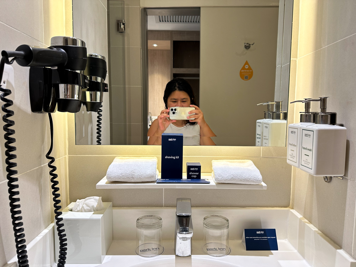 Park Inn North Edsa - Deluxe Room bathroom