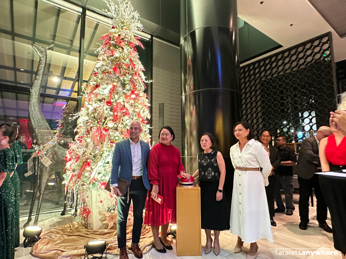 Seda BGC Christmas tree lighting