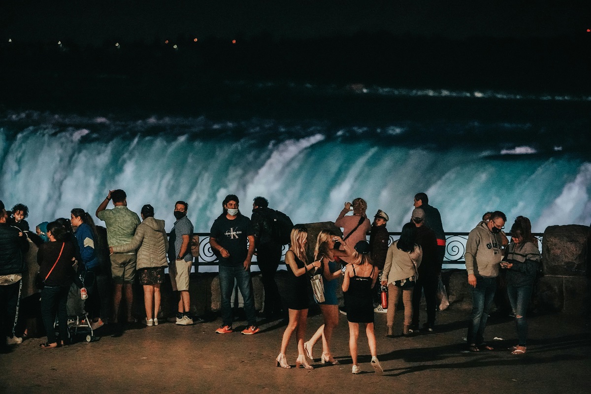 Niagara Falls at night