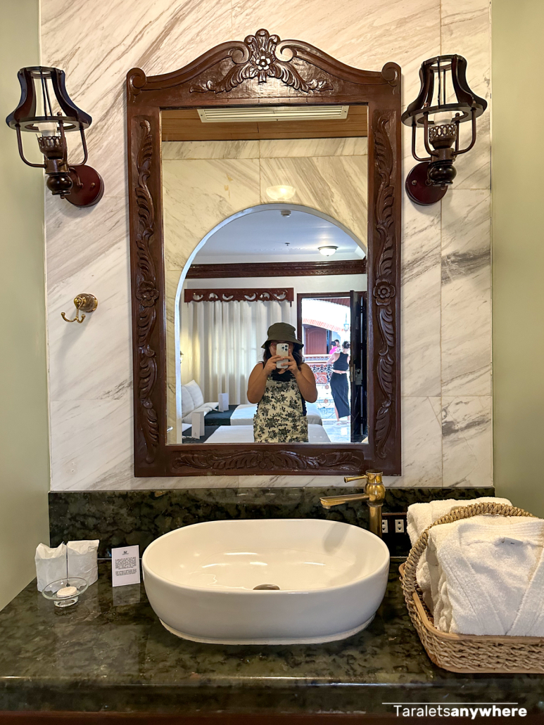 Hotel Luna - bathroom