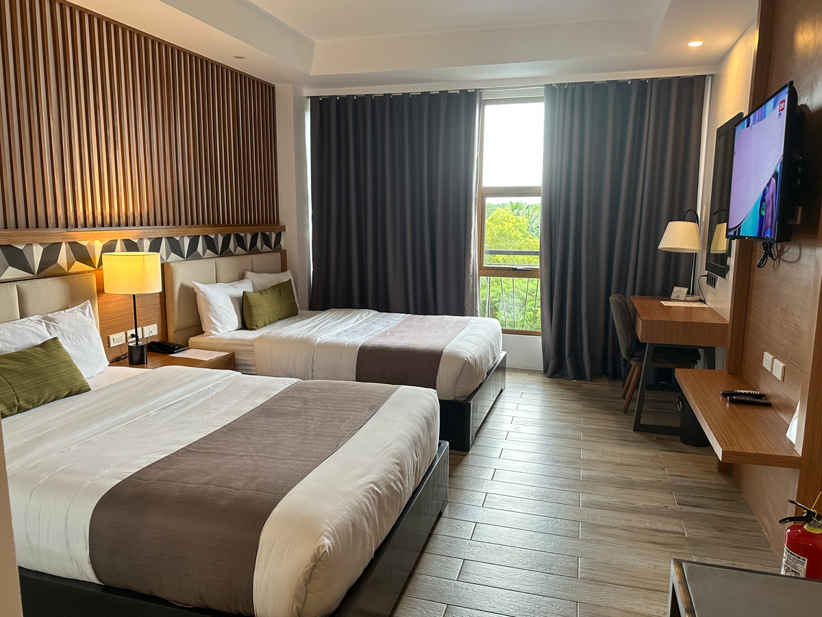 Crown Hotel Palawan - deluxe room