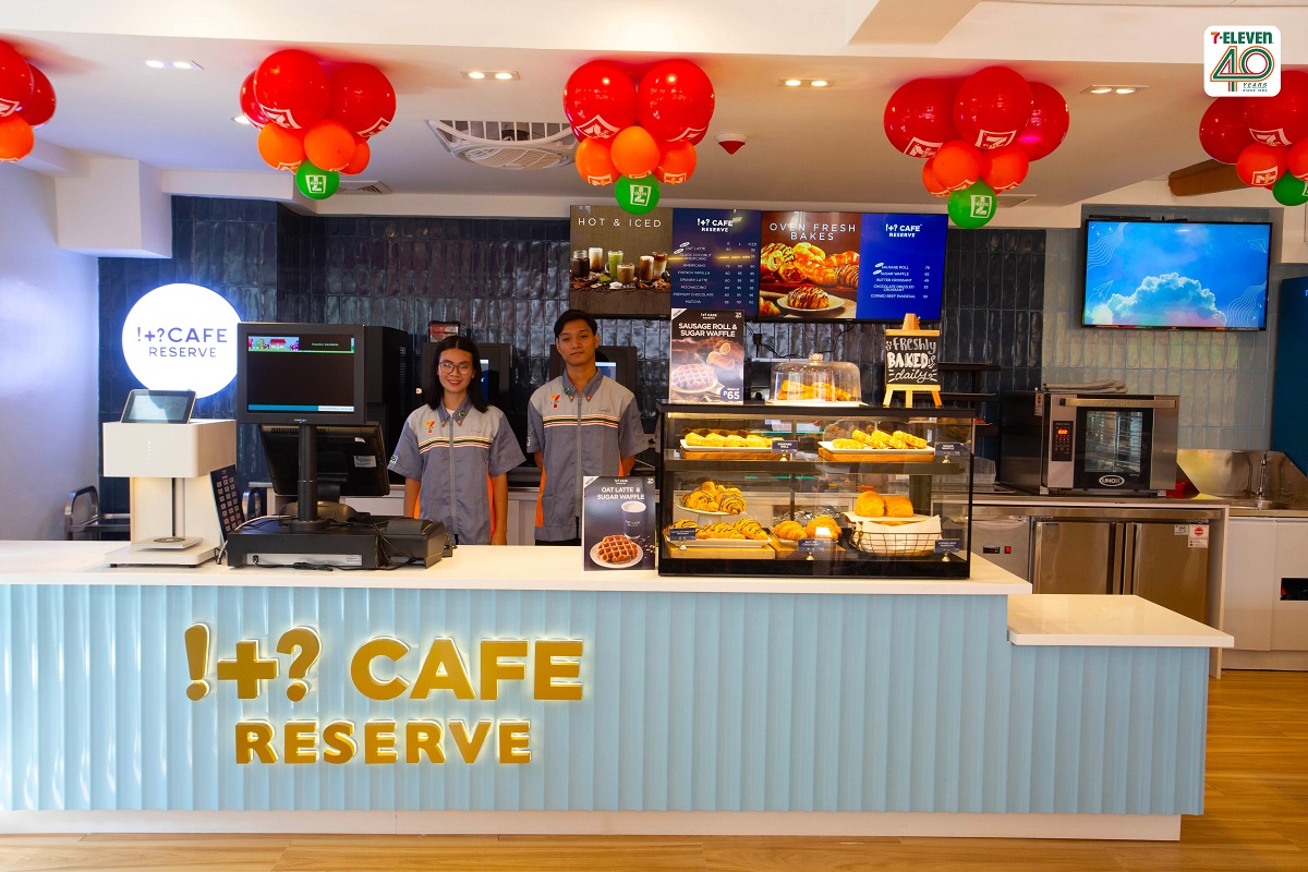 7-eleven 4000th store - cafe reserve