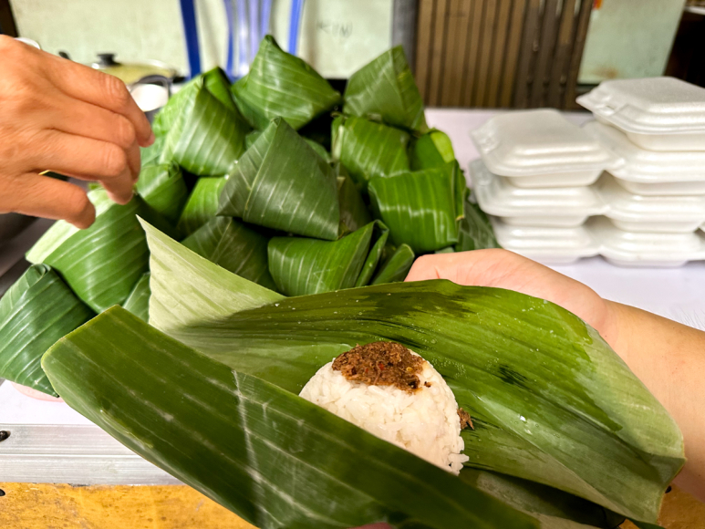 Quiapo food trip - chicken pastil