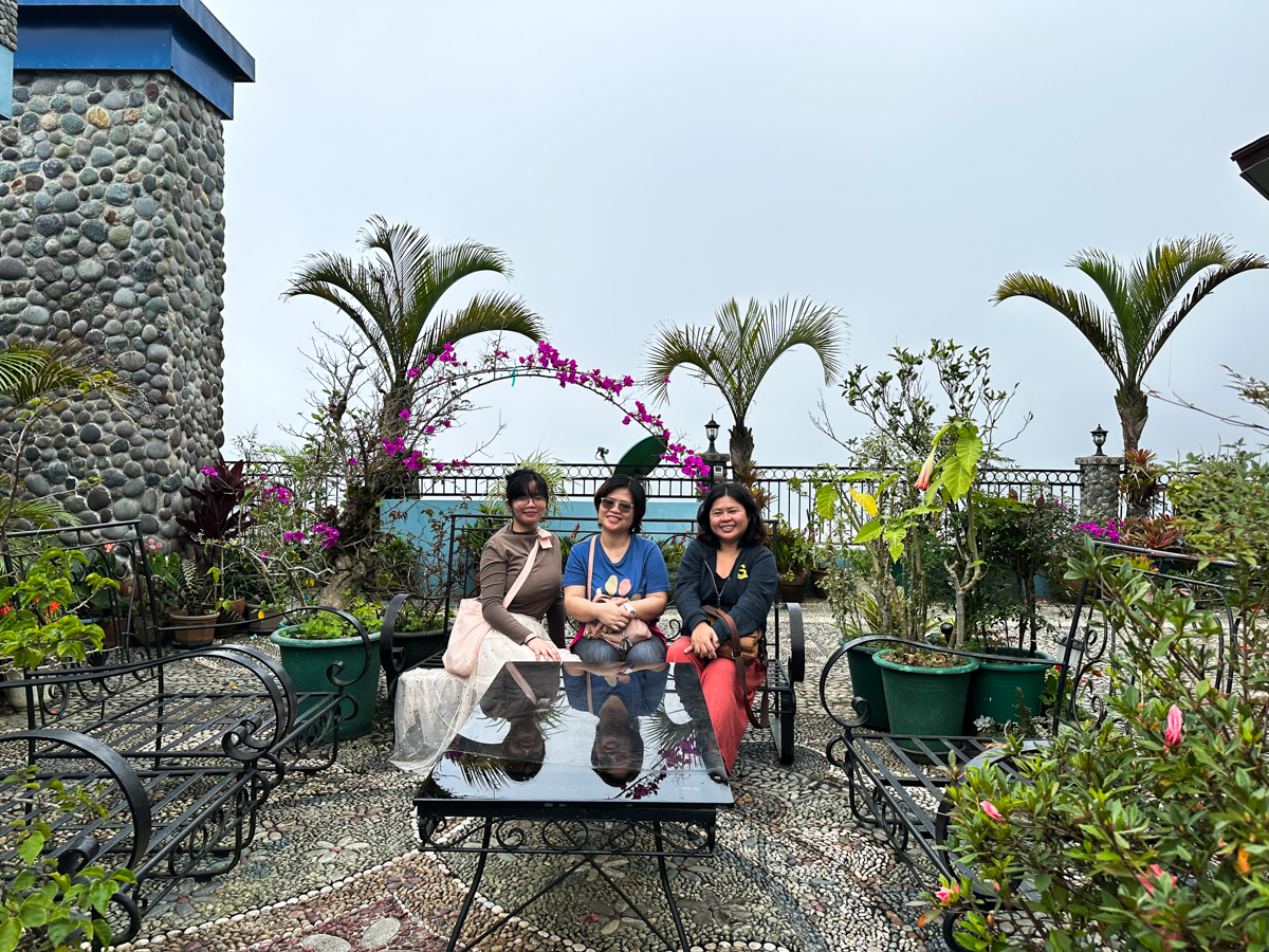 Group photo at Northern Pines Inn