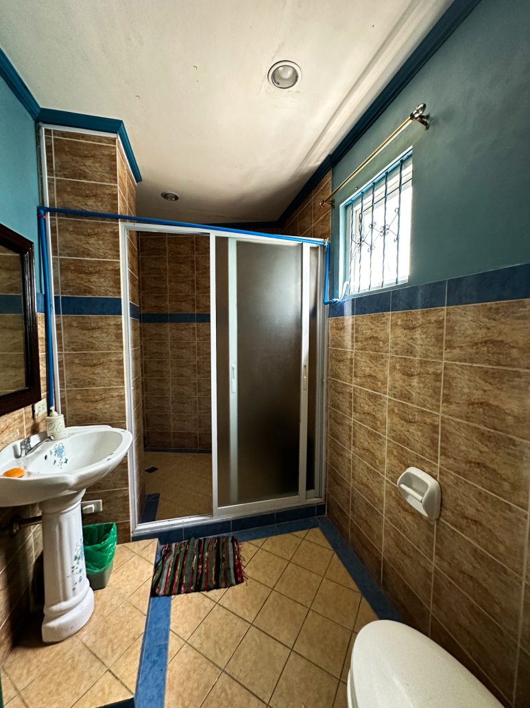 Northern Pines Inn - bathroom