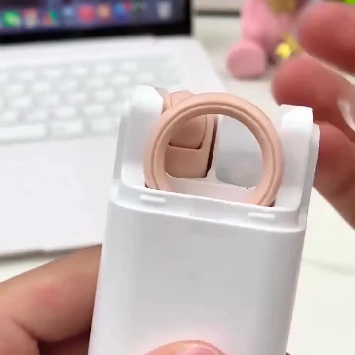 Keyboard cleaner brush