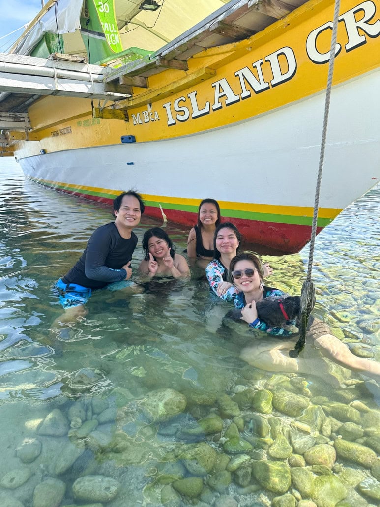 Isla Verde - Mahabang Buhangin group photo