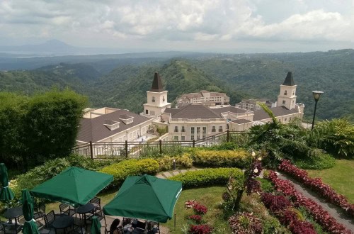 Twin Lakes Hotel