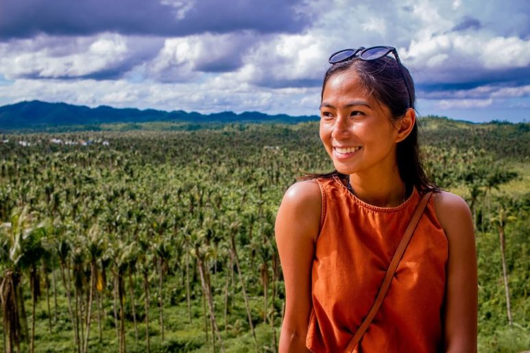 Filipina traveler